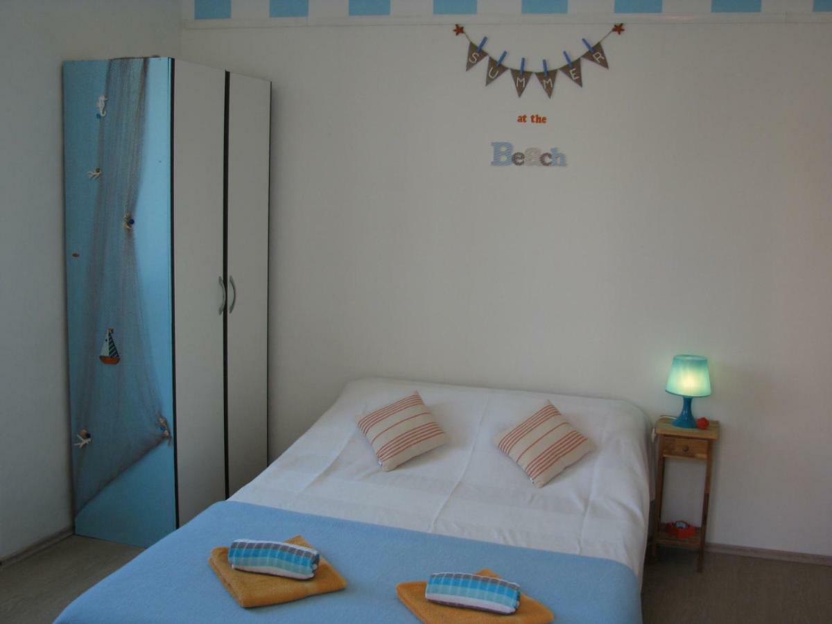 Apartments And Room Lemon วิส ภายนอก รูปภาพ