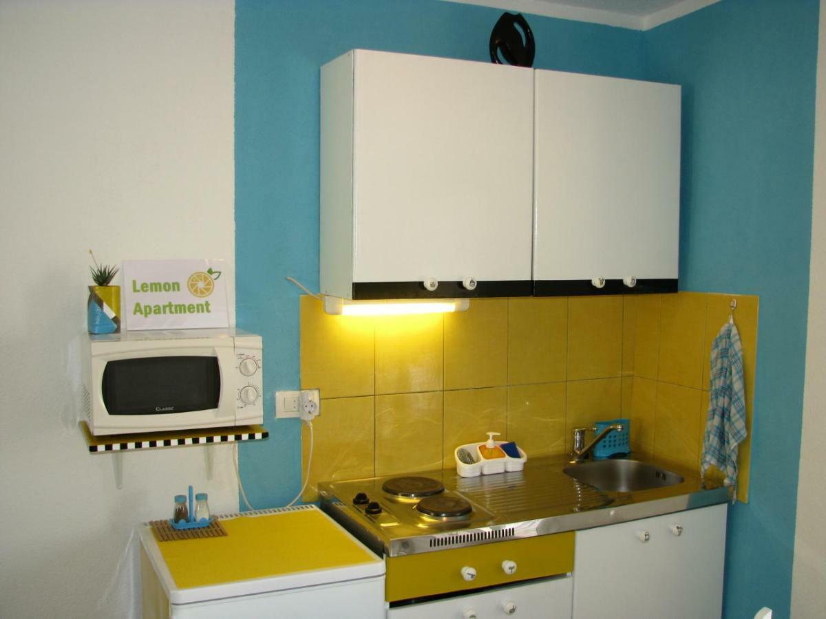 Apartments And Room Lemon วิส ภายนอก รูปภาพ