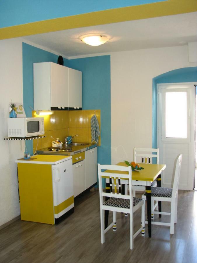 Apartments And Room Lemon วิส ภายนอก รูปภาพ