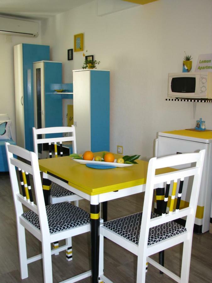 Apartments And Room Lemon วิส ภายนอก รูปภาพ