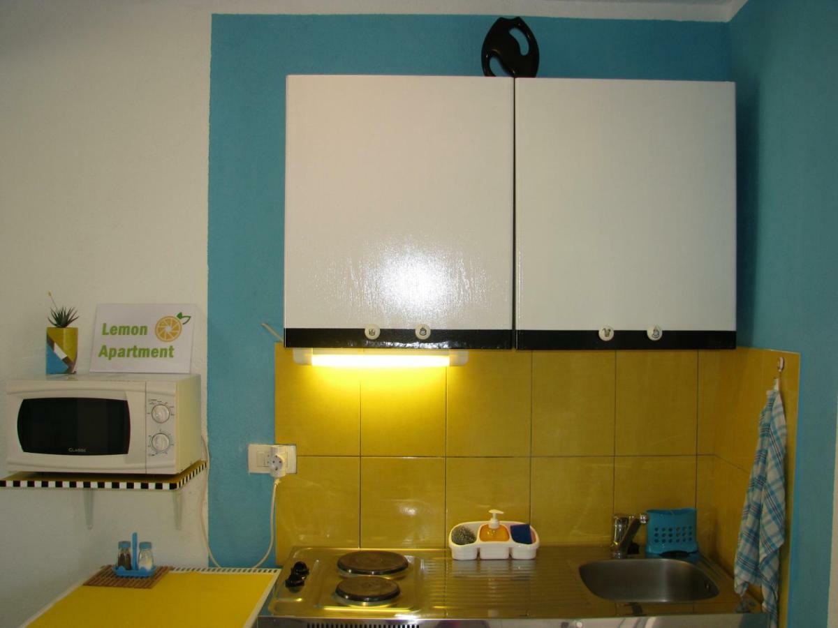 Apartments And Room Lemon วิส ภายนอก รูปภาพ