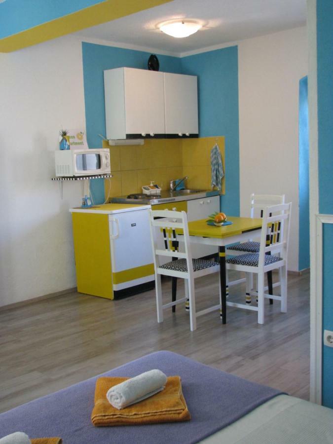 Apartments And Room Lemon วิส ภายนอก รูปภาพ
