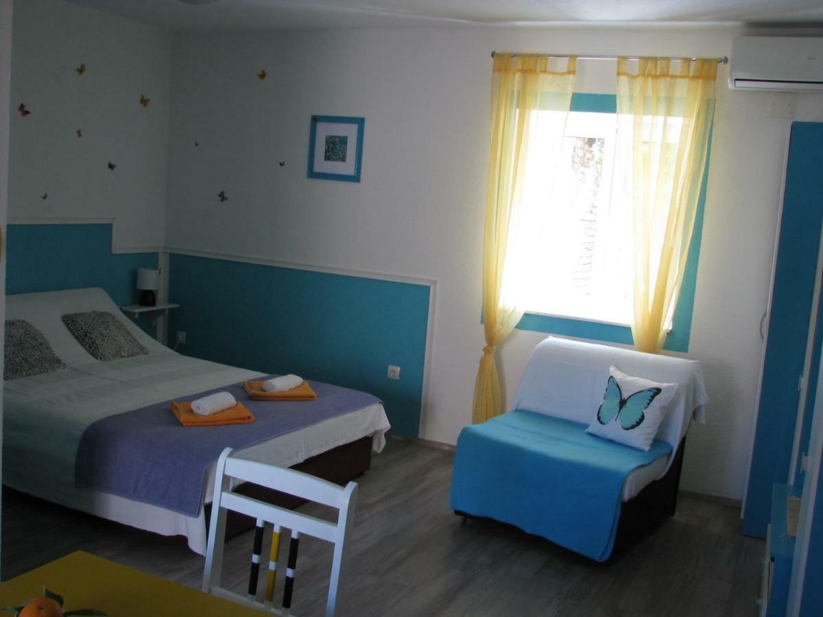 Apartments And Room Lemon วิส ภายนอก รูปภาพ