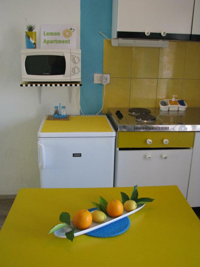 Apartments And Room Lemon วิส ภายนอก รูปภาพ