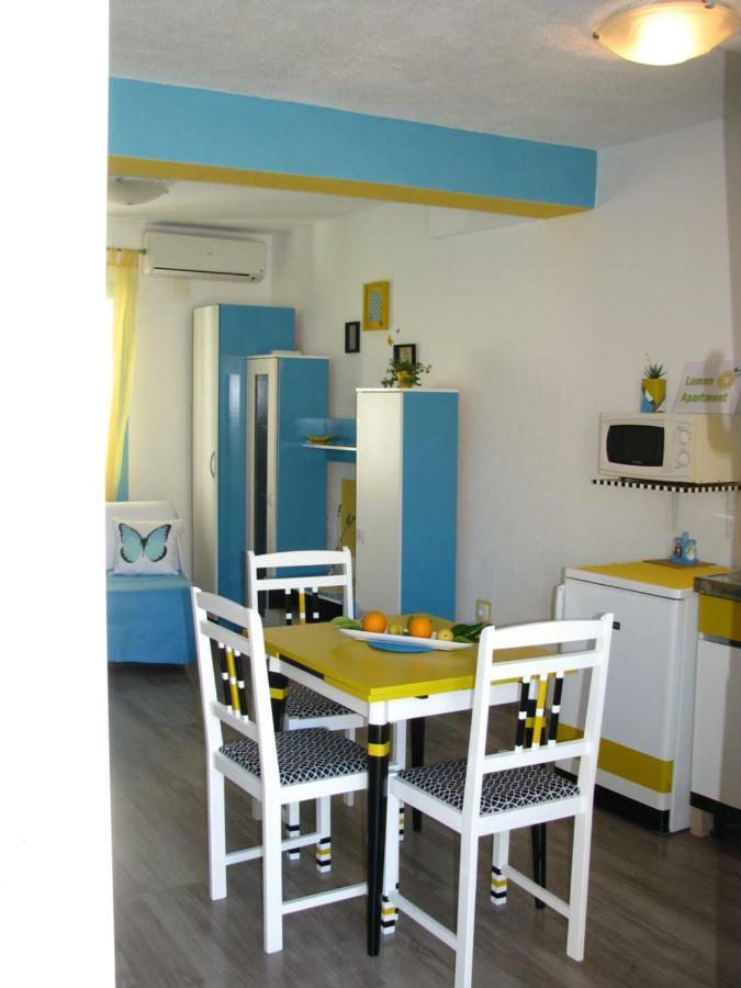 Apartments And Room Lemon วิส ภายนอก รูปภาพ
